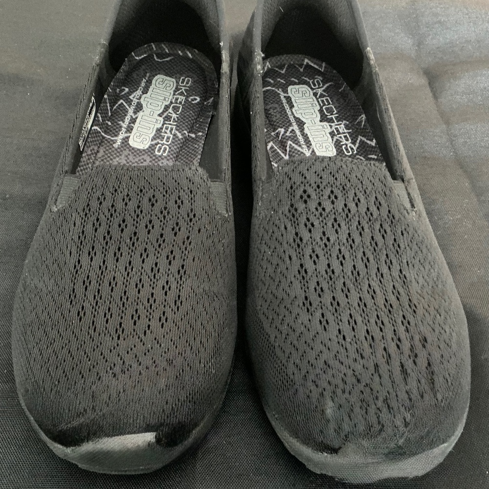 Sketchers slip ons- 8W